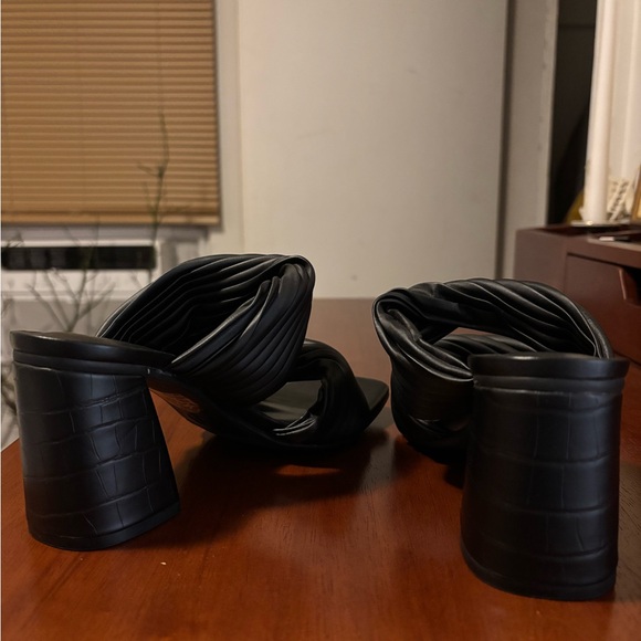 FINAL PRICE (consigning soon) A New Day Jessa Mule Heels in Black Size 6 - Picture 4 of 5